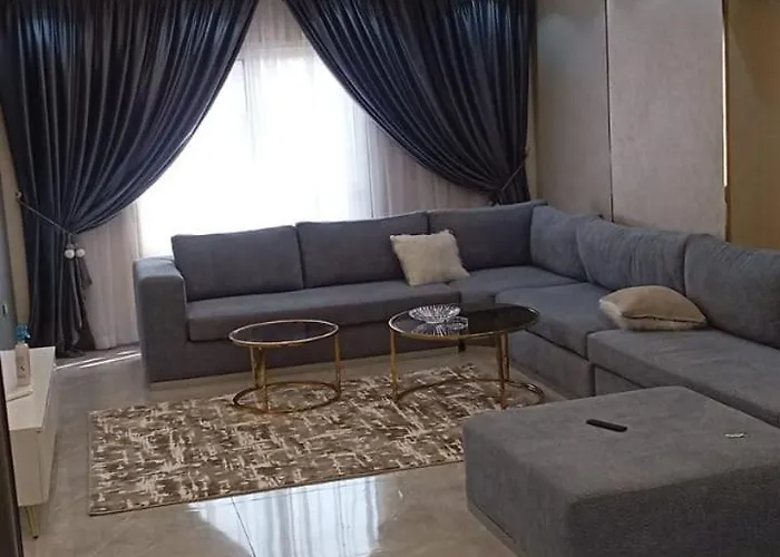 Fantastic New Modern Apartment شقة مميزة في قلب المهندسين قريبة من النيل